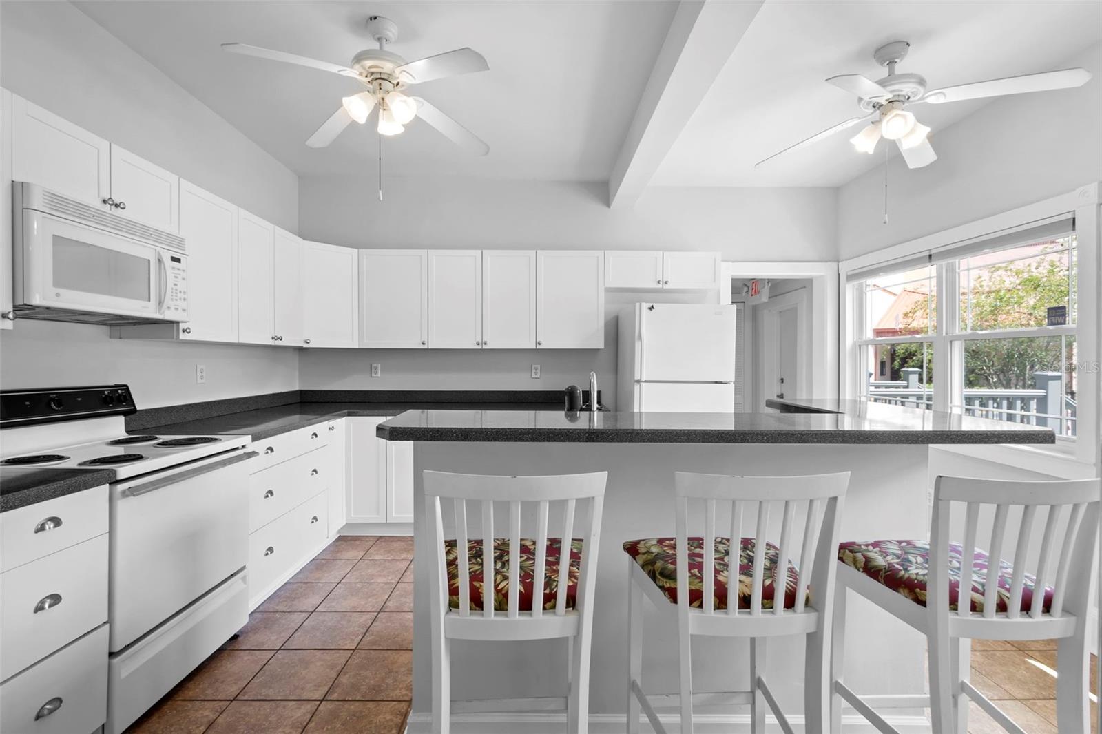 Image 37 of 54 For 615 Palmetto Court