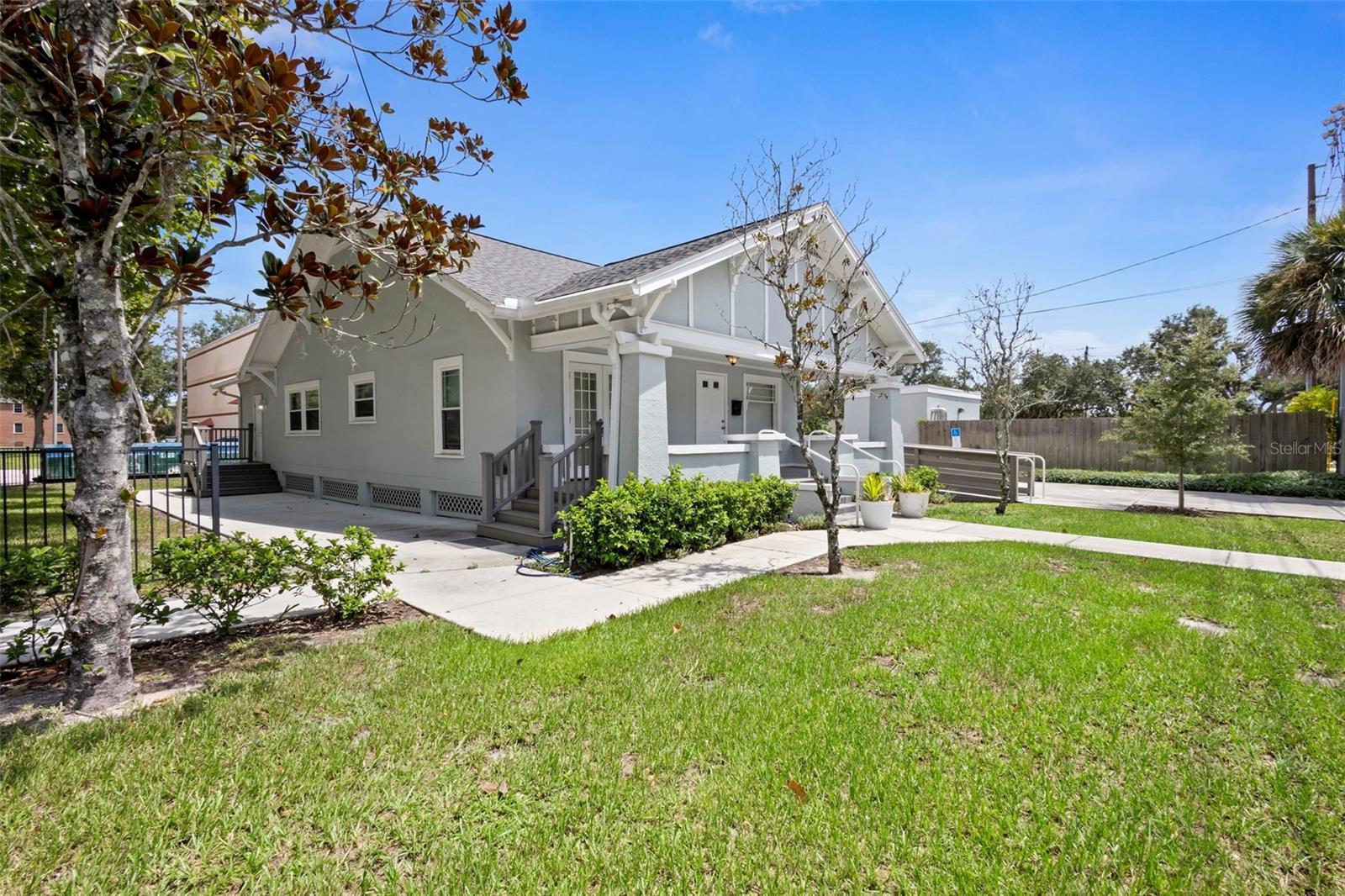 Image 5 of 54 For 615 Palmetto Court