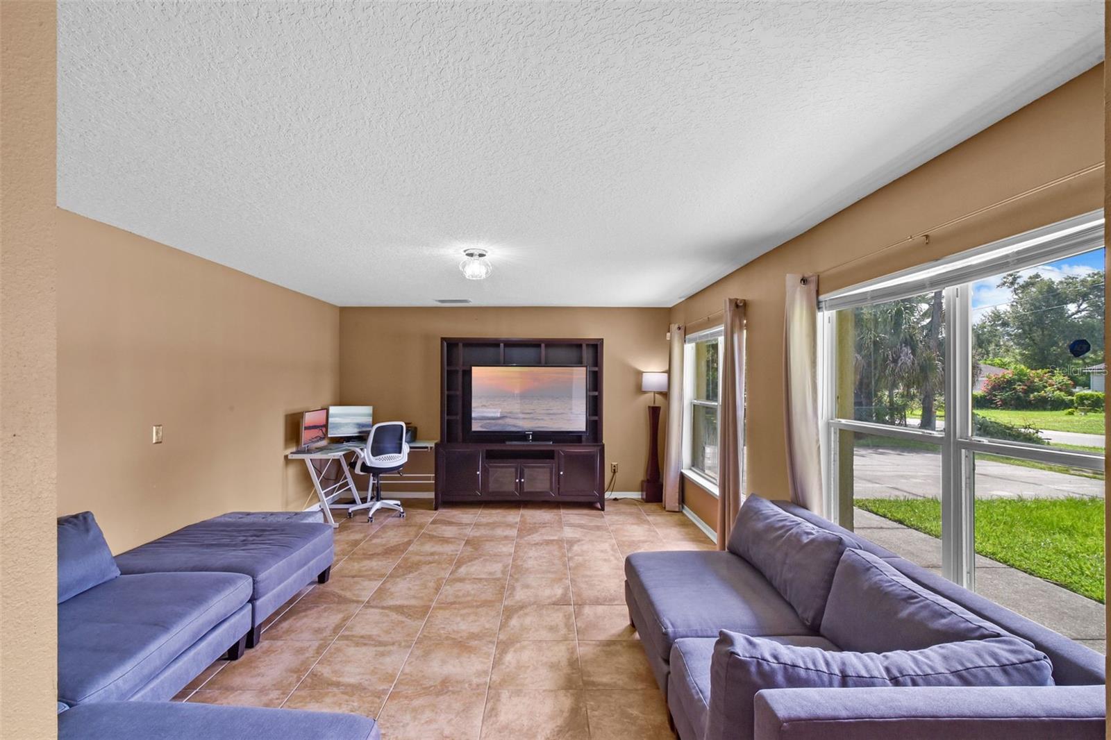 Image 6 of 22 For 741 Jeffcoat Street