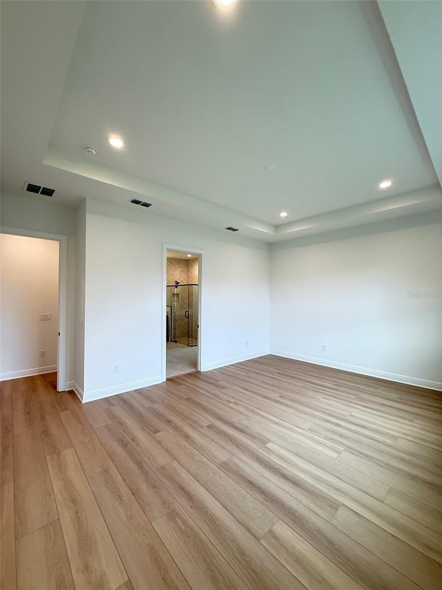 Image 14 of 18 For 1020 Gloryland Court