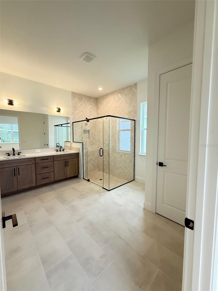 Image 15 of 18 For 1020 Gloryland Court