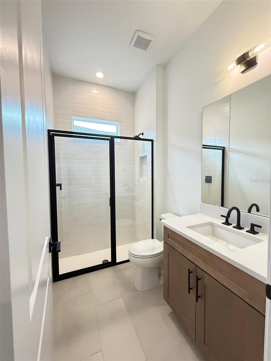 Image 4 of 18 For 1020 Gloryland Court