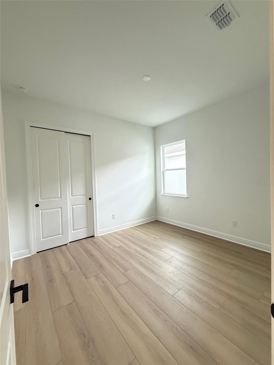 Image 5 of 18 For 1020 Gloryland Court