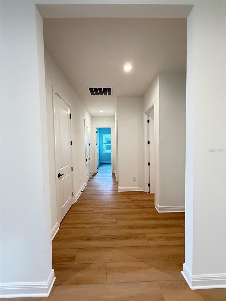 Image 6 of 18 For 1020 Gloryland Court