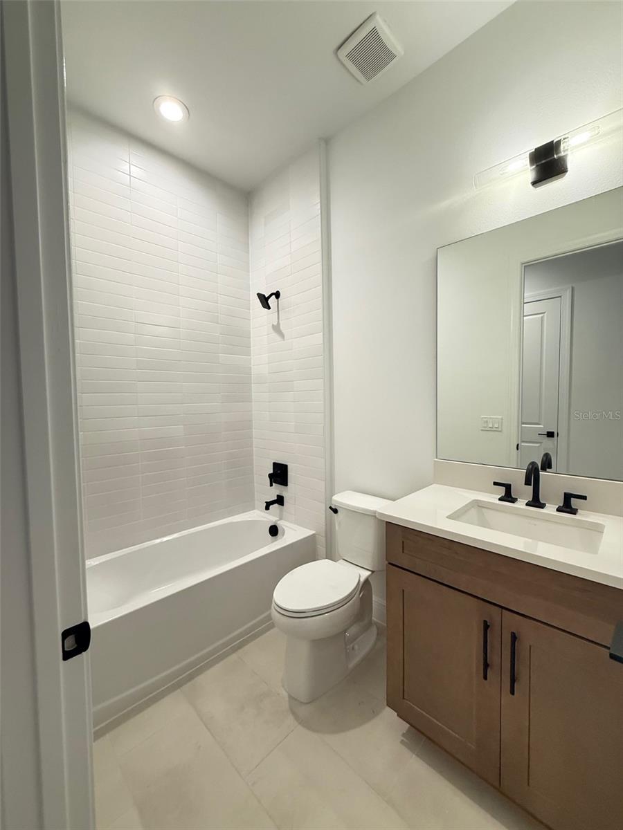 Image 7 of 18 For 1020 Gloryland Court