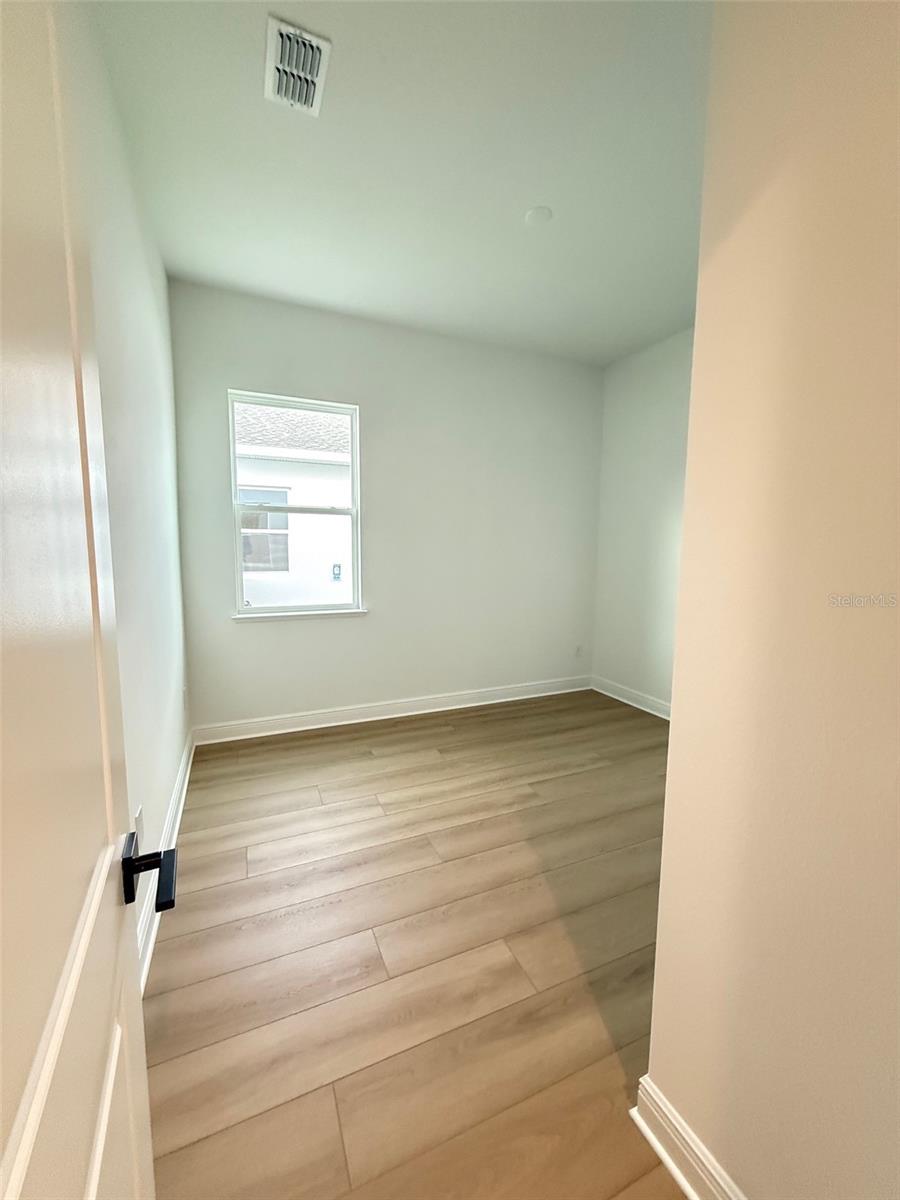 Image 8 of 18 For 1020 Gloryland Court