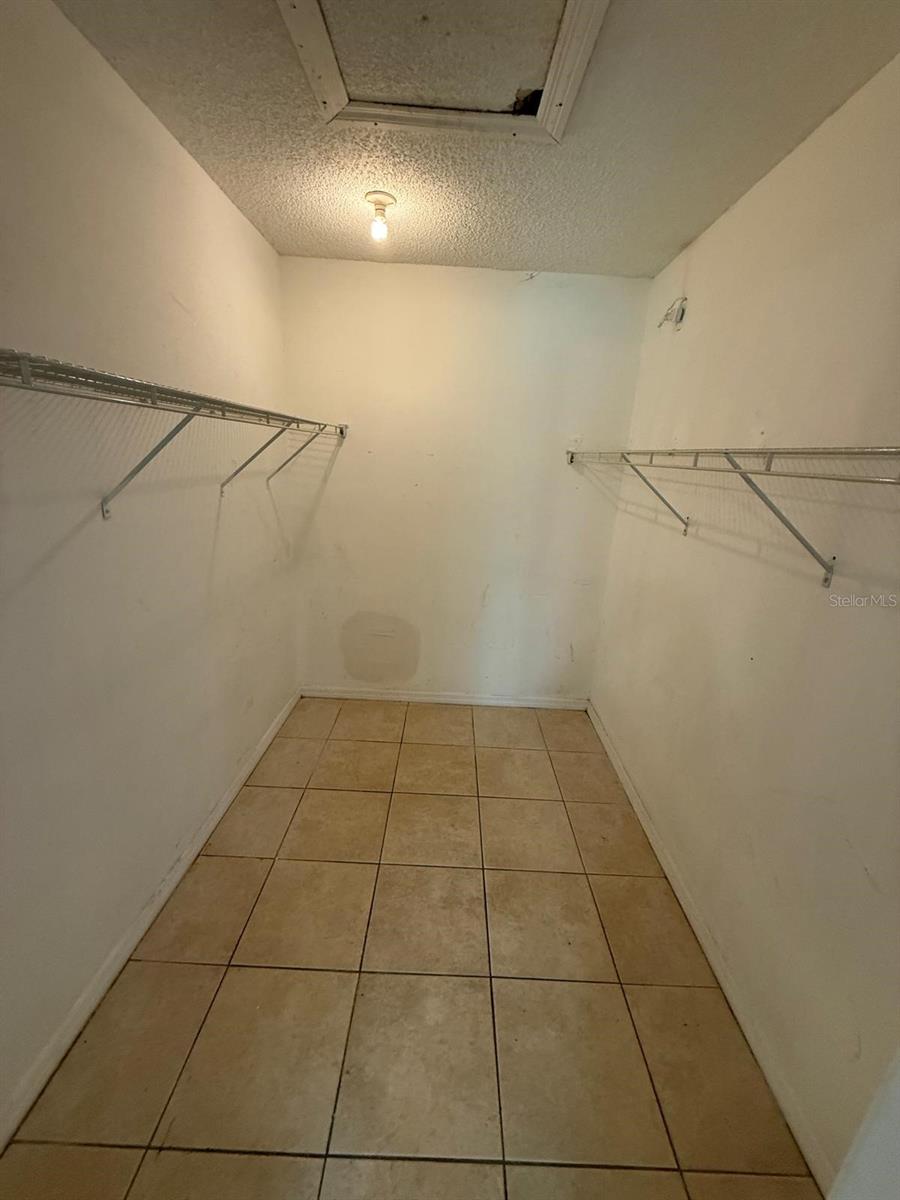 Image 4 of 5 For 417 Century Boulevard C
