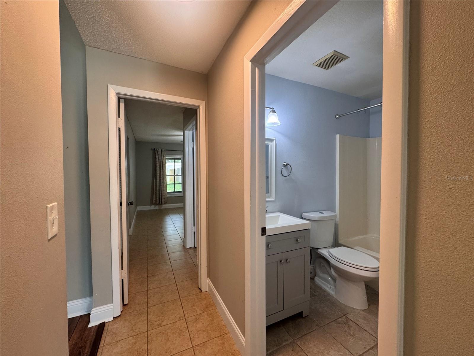Image 13 of 37 For 915 Burlwood Street