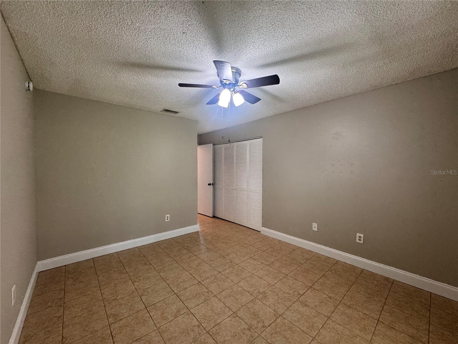 Image 17 of 37 For 915 Burlwood Street