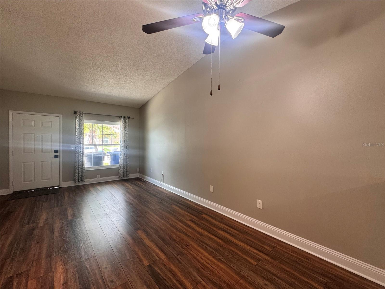 Image 2 of 37 For 915 Burlwood Street