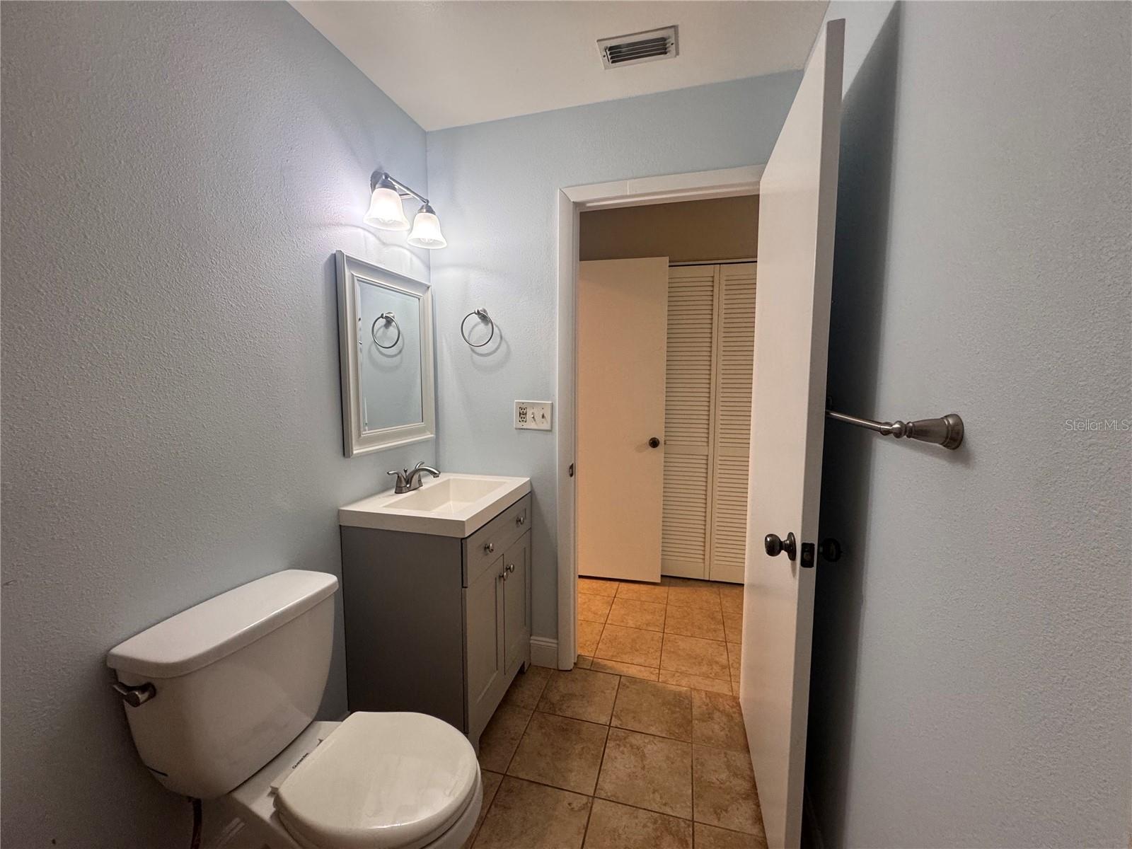 Image 20 of 37 For 915 Burlwood Street