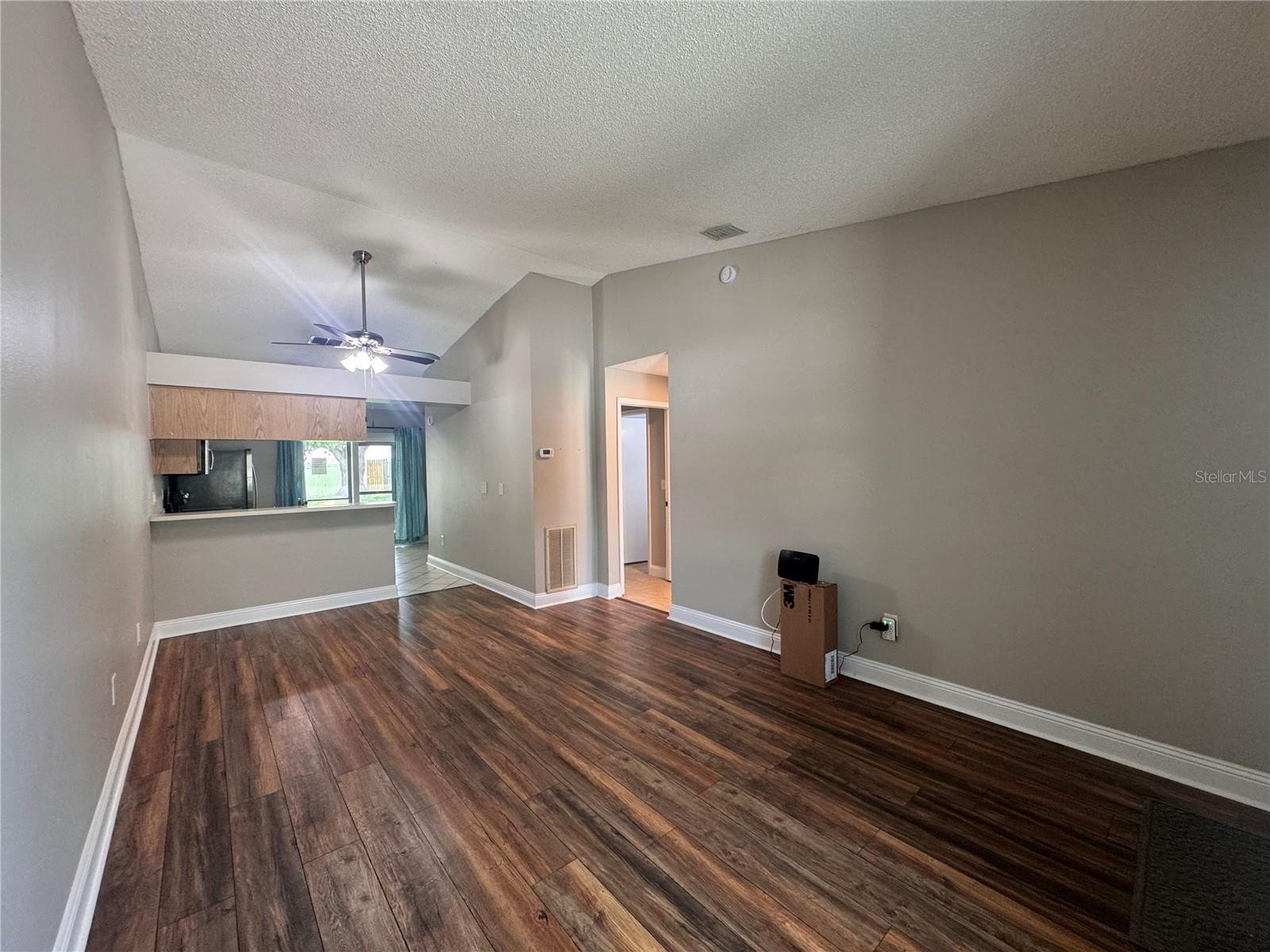Image 3 of 37 For 915 Burlwood Street