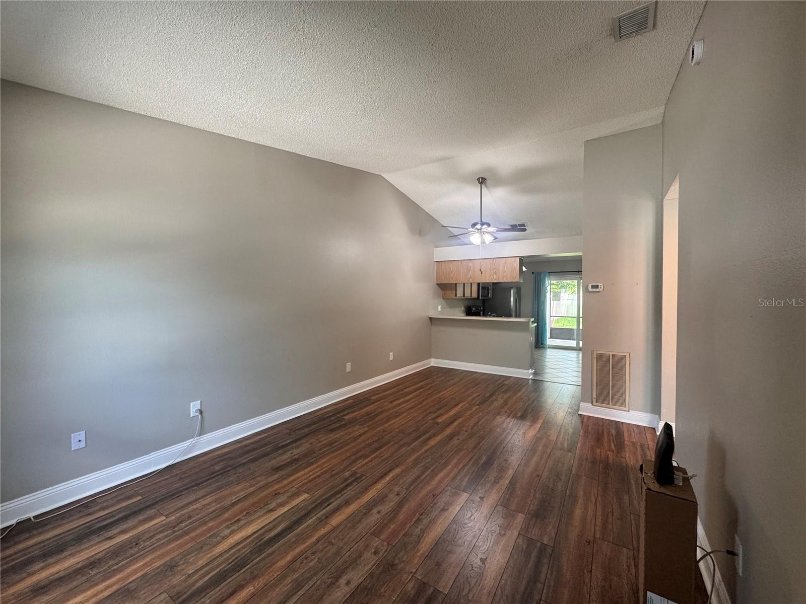 Image 5 of 37 For 915 Burlwood Street