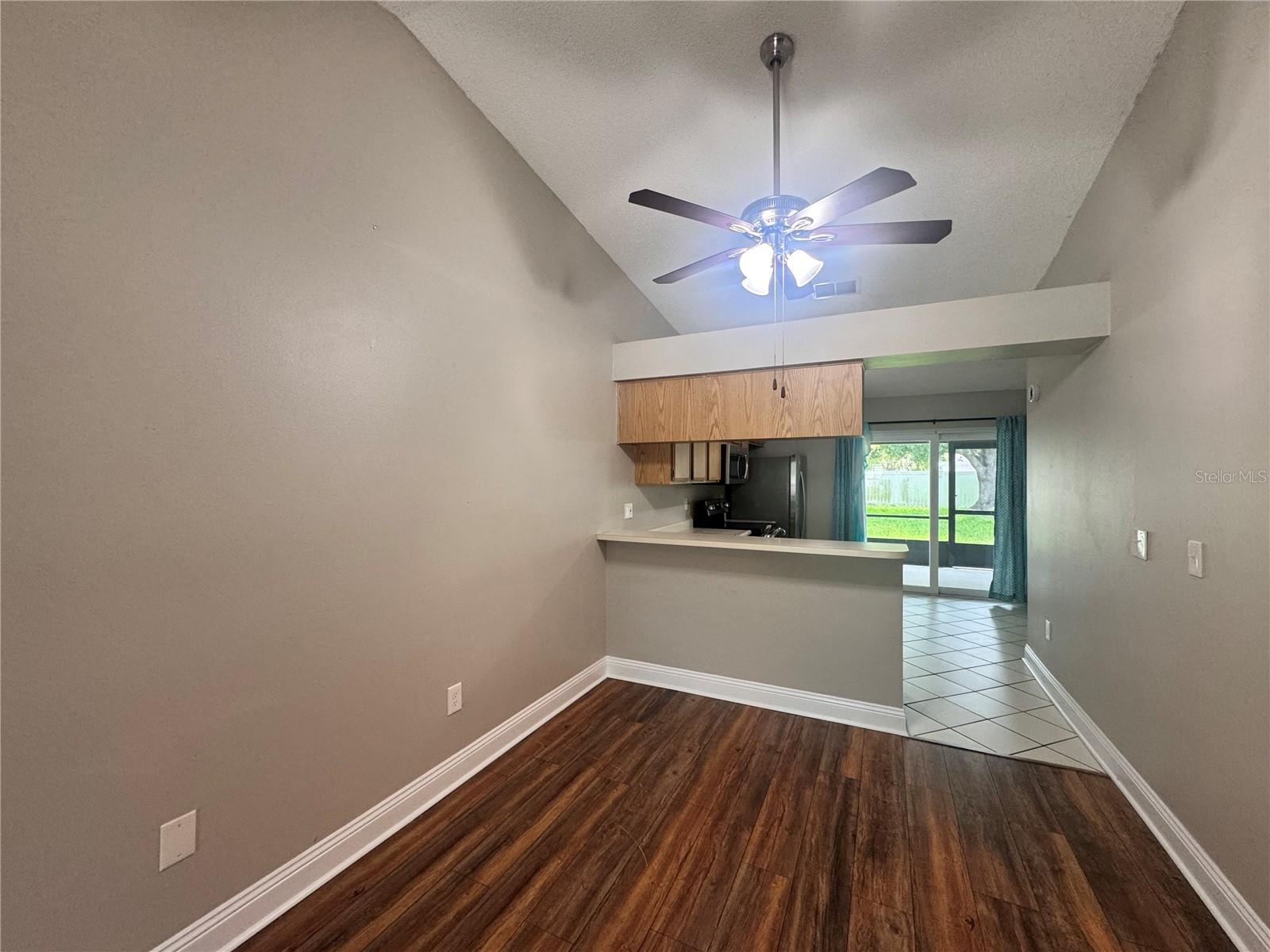 Image 6 of 37 For 915 Burlwood Street