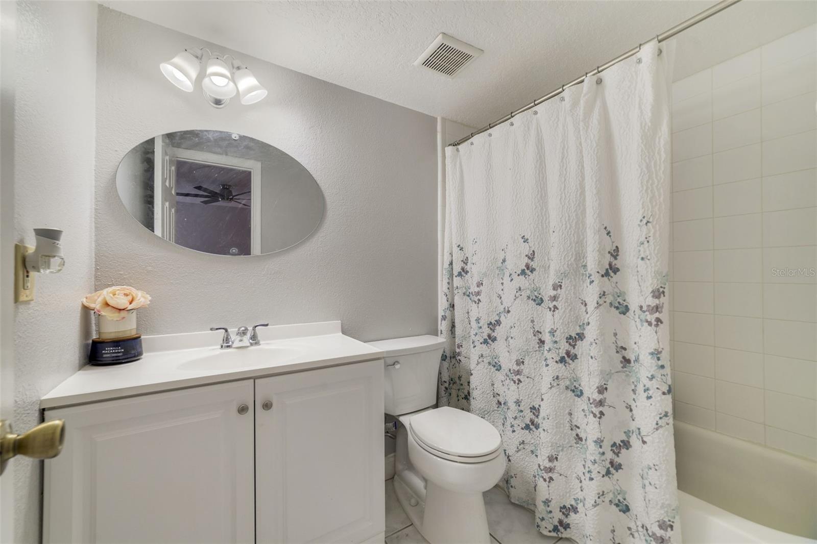 Image 10 of 19 For 910 Lake Destiny Road H