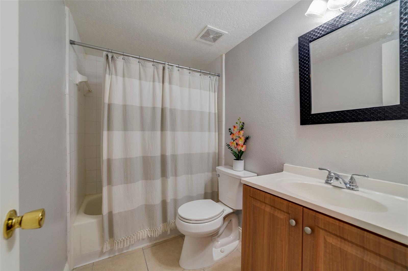 Image 12 of 19 For 910 Lake Destiny Road H