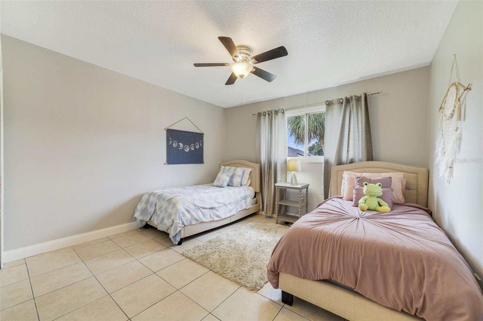 Image 13 of 19 For 910 Lake Destiny Road H