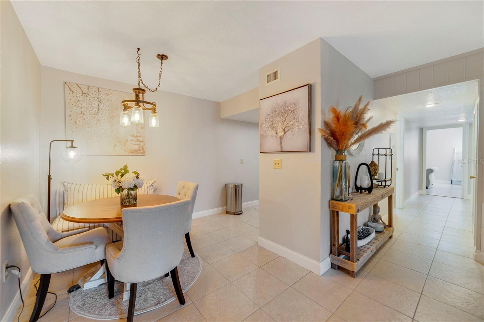 Image 3 of 19 For 910 Lake Destiny Road H