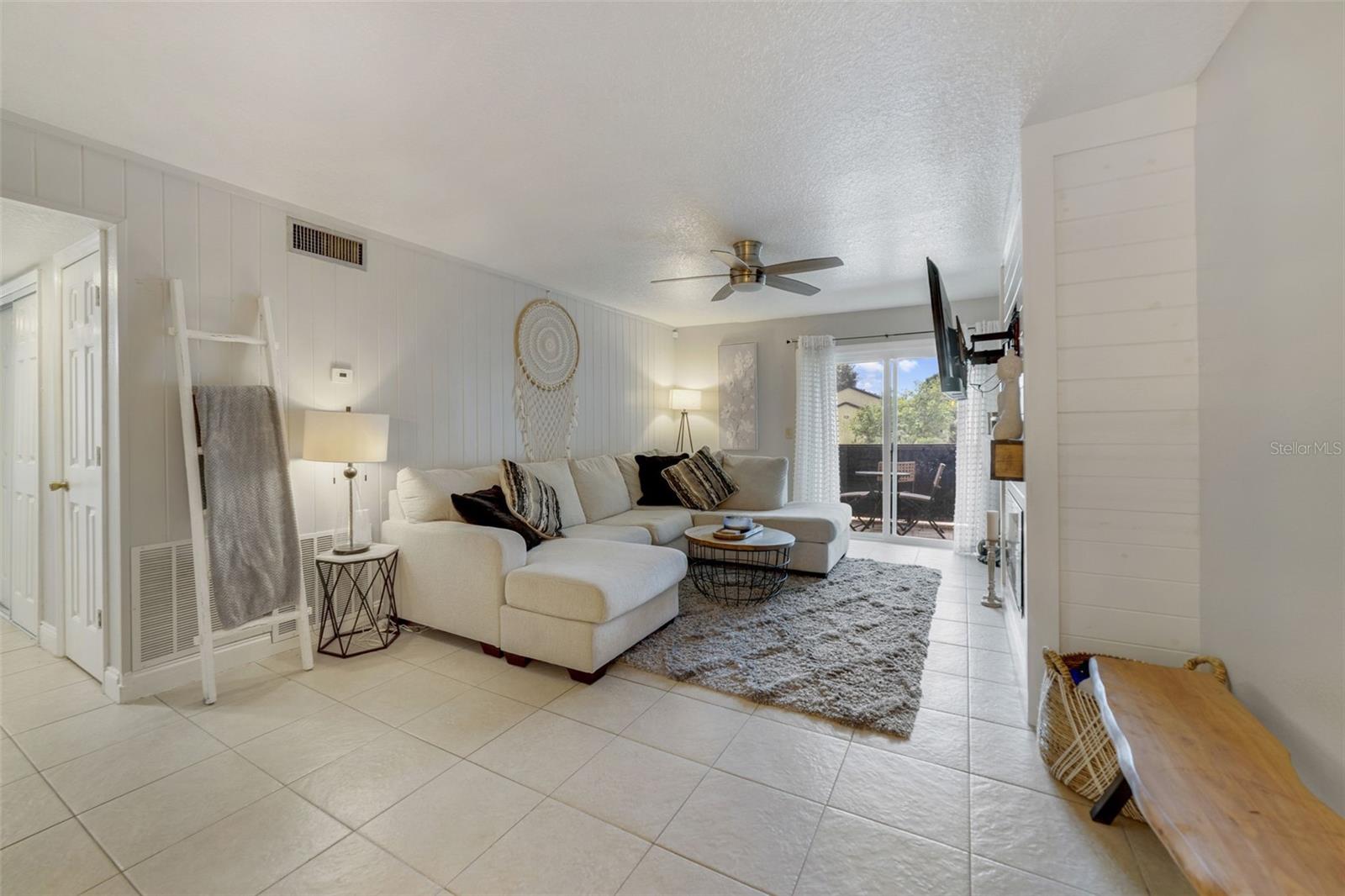 Image 4 of 19 For 910 Lake Destiny Road H
