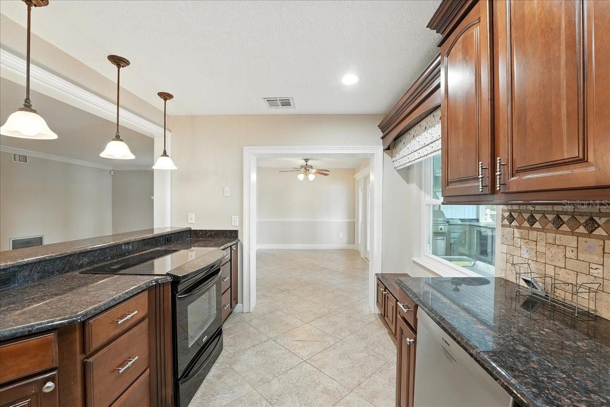 Image 7 of 18 For 1636 Lawndale Circle