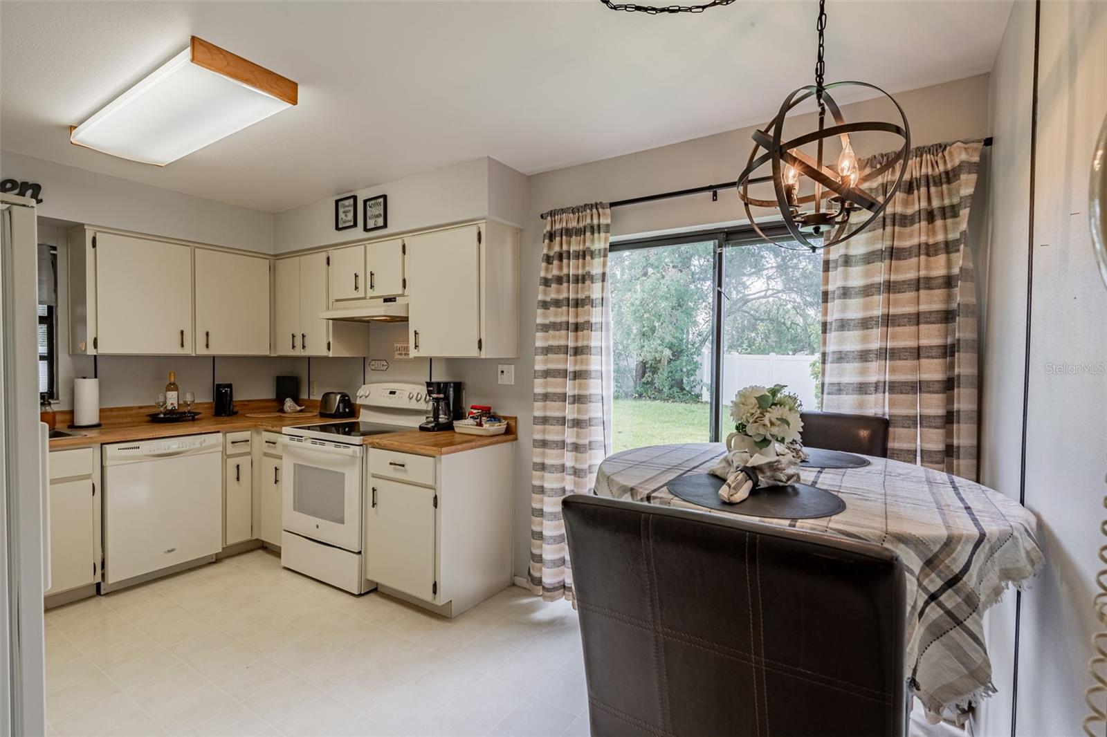 Image 16 of 33 For 6308 Fernbrook Court
