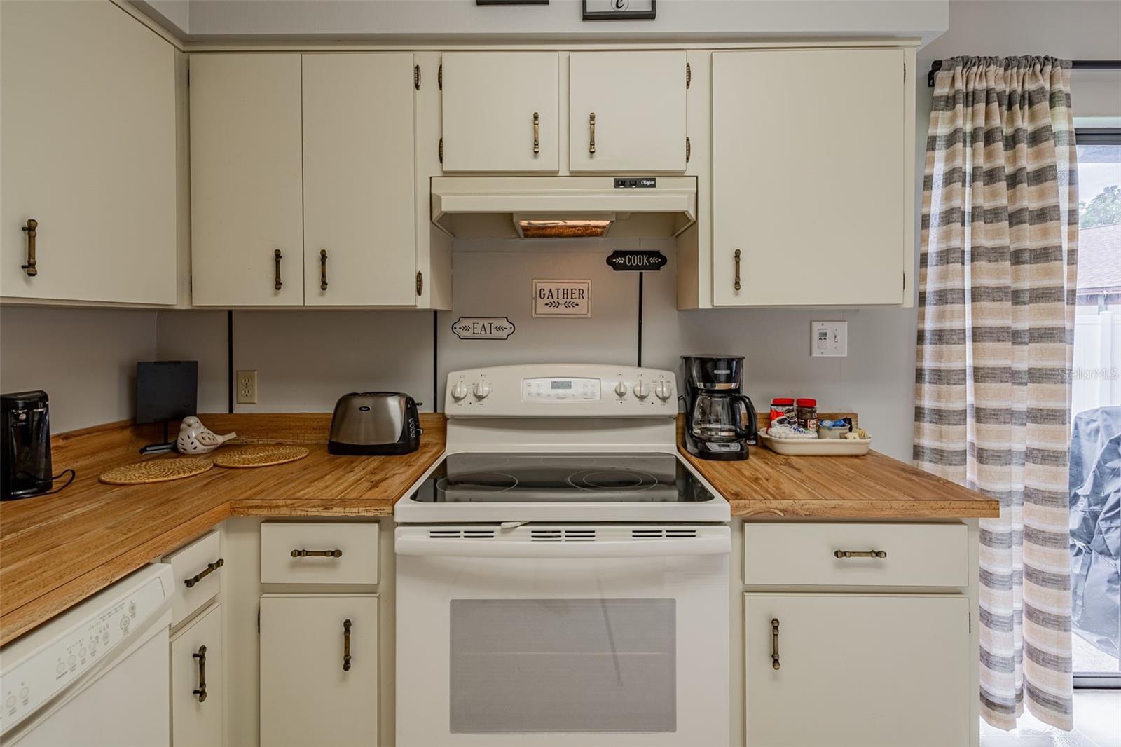 Image 20 of 33 For 6308 Fernbrook Court