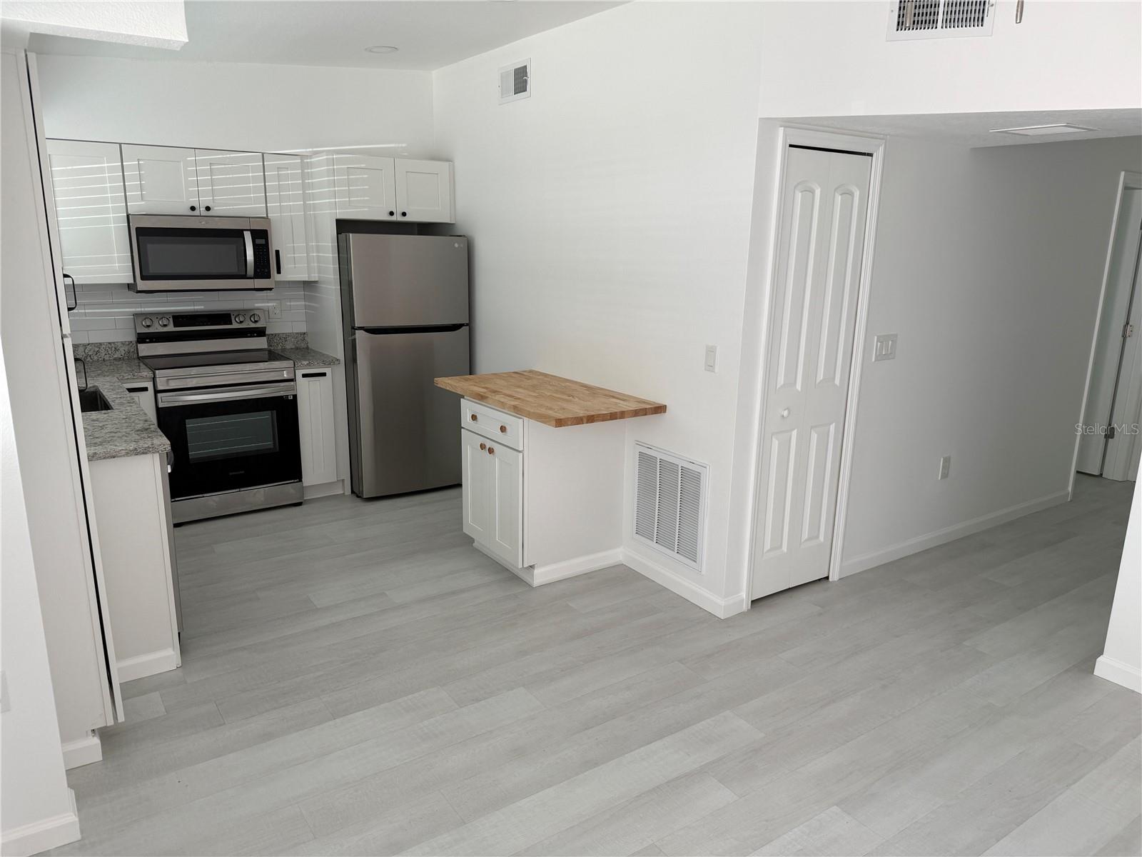 Image 3 of 26 For 301 Boyd Street S 16 W Maple