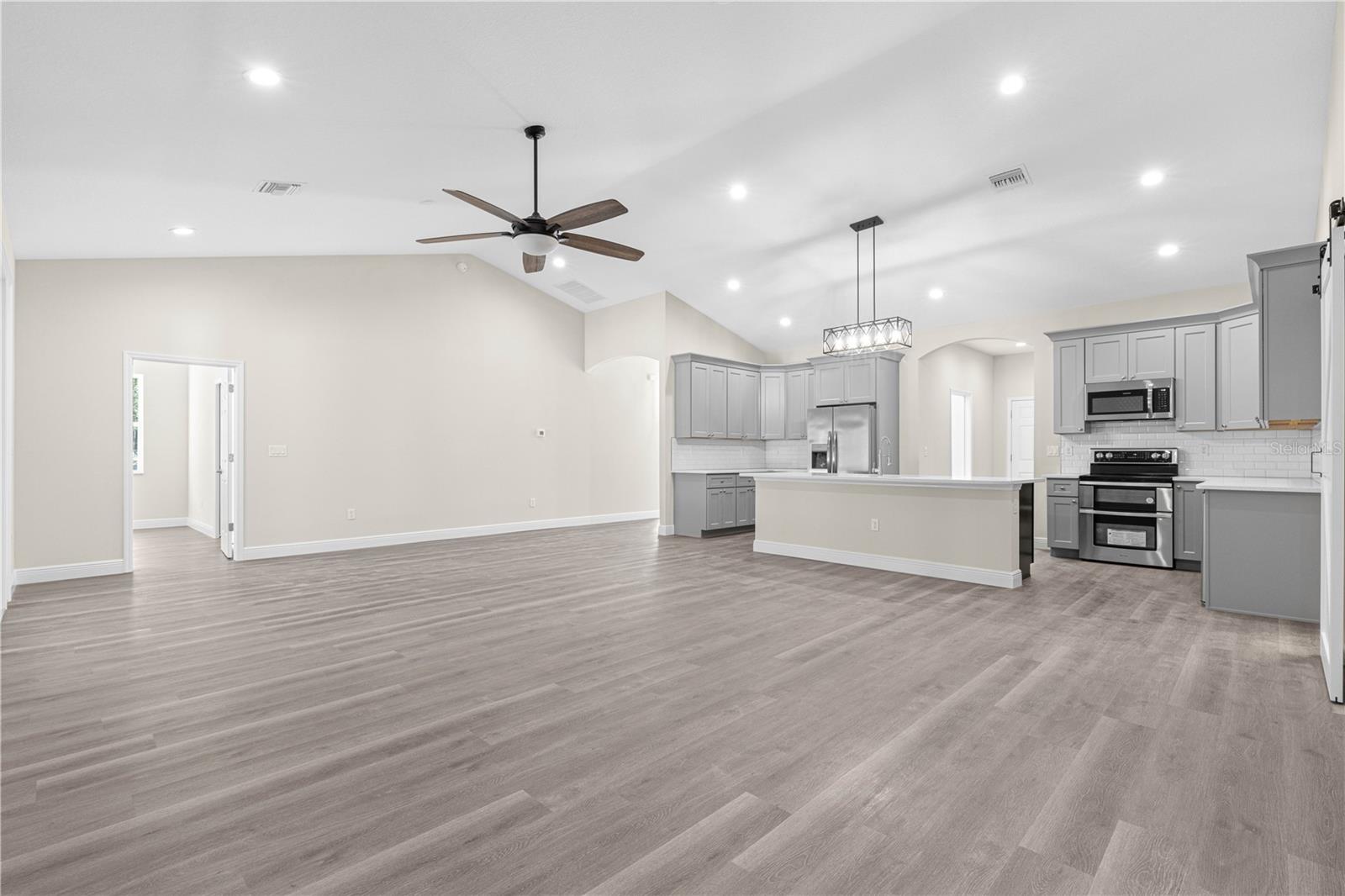 Image 17 of 51 For 12411 71 Lane Road