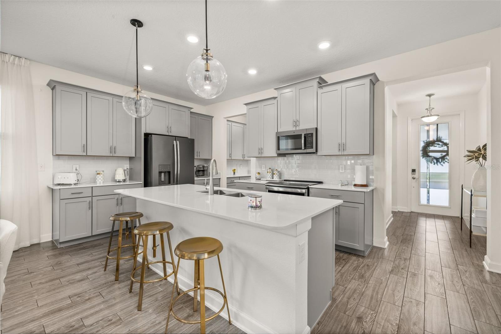 Image 18 of 71 For 11272 History Avenue
