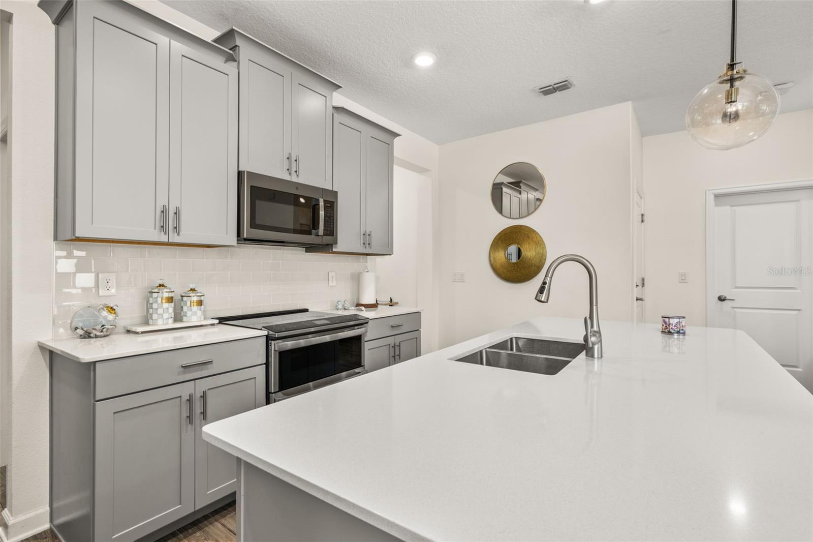 Image 20 of 71 For 11272 History Avenue