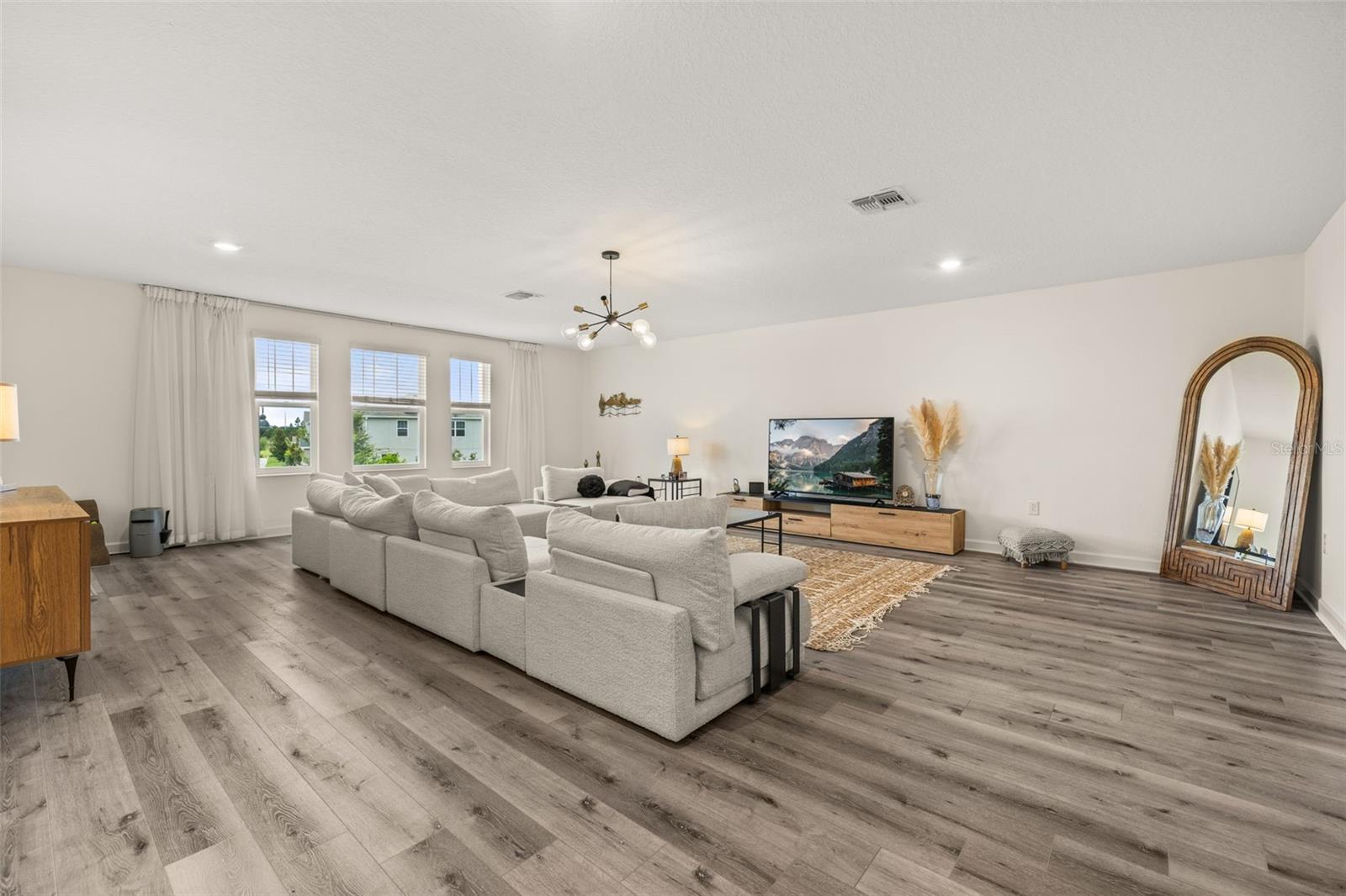 Image 42 of 71 For 11272 History Avenue