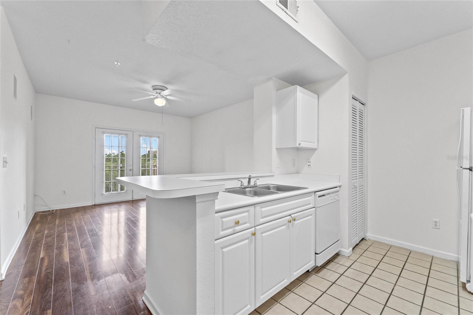 Image 3 of 18 For 14341 Fredricksburg Drive 1005