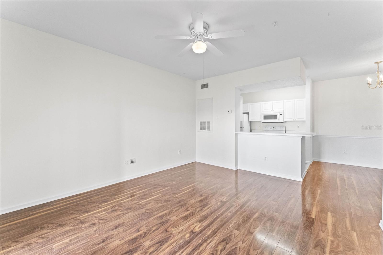 Image 7 of 18 For 14341 Fredricksburg Drive 1005