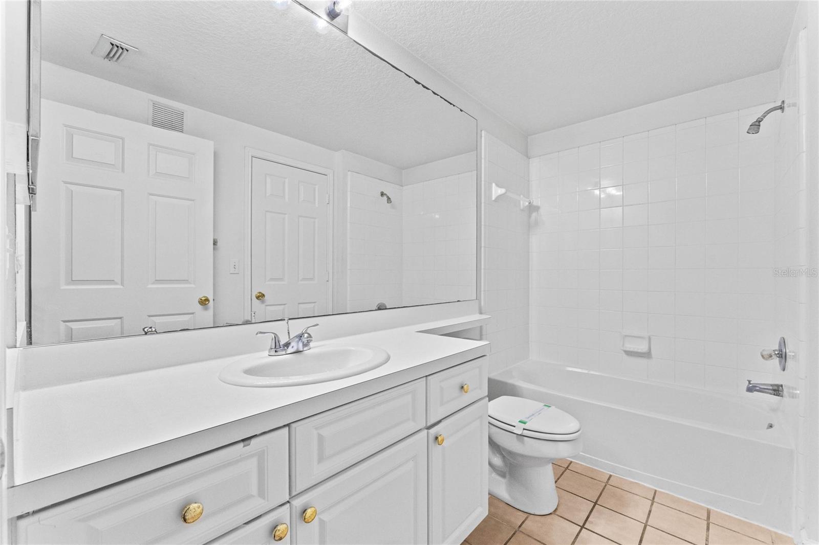 Image 9 of 18 For 14341 Fredricksburg Drive 1005