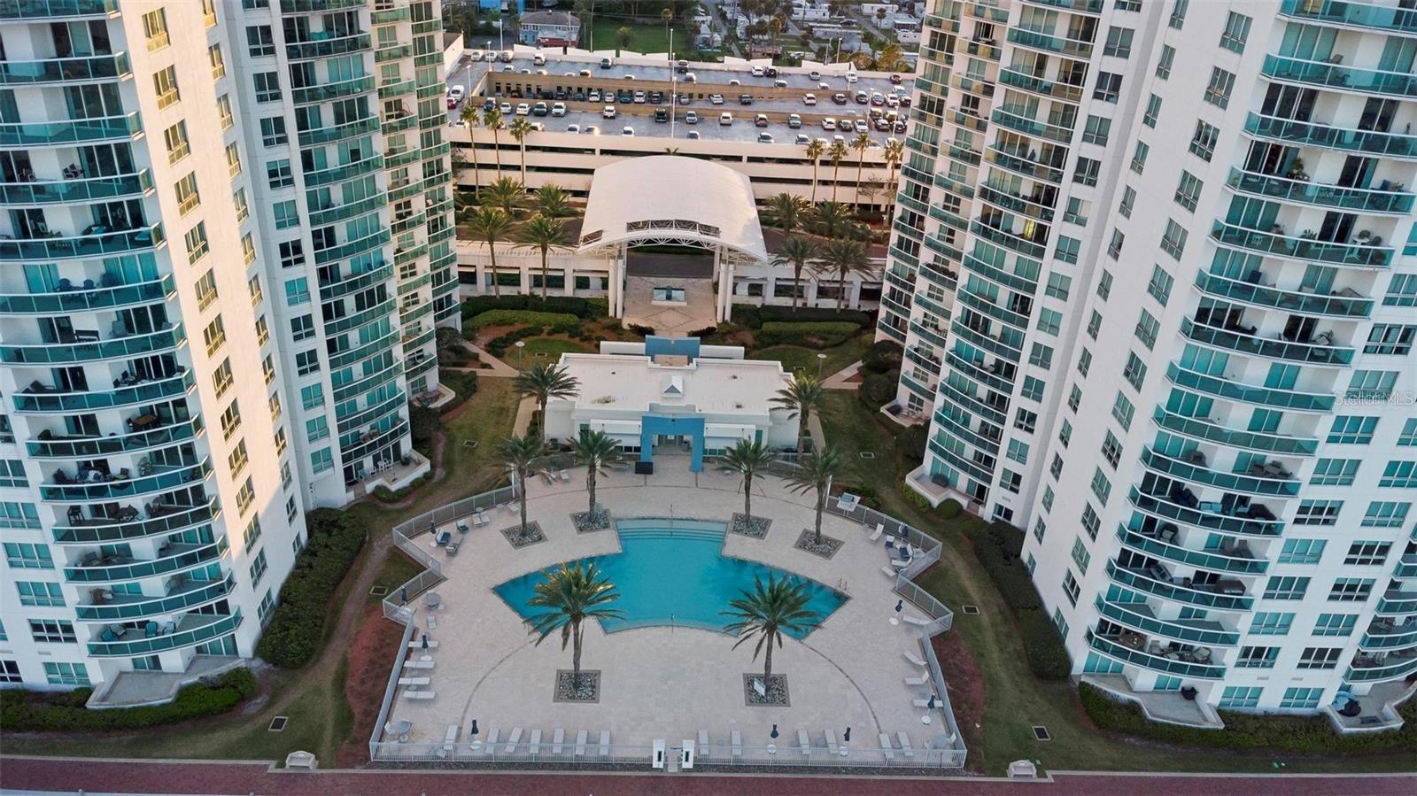 Image 12 of 39 For 231 Riverside Drive 708