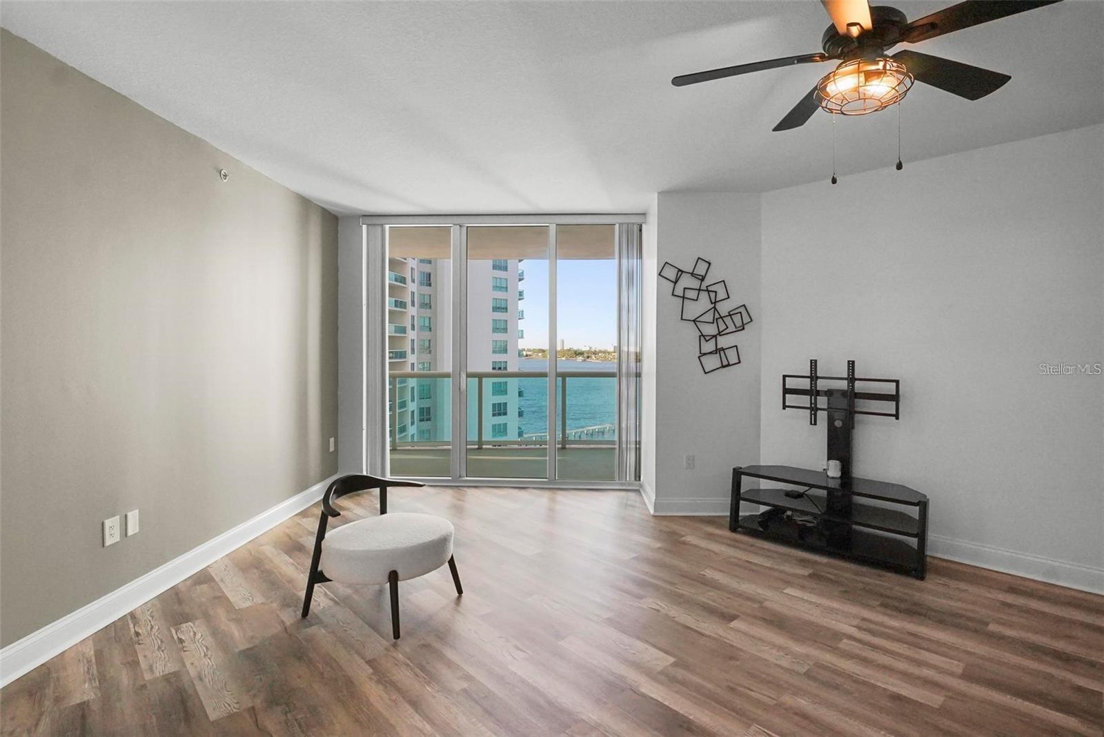 Image 7 of 39 For 231 Riverside Drive 708