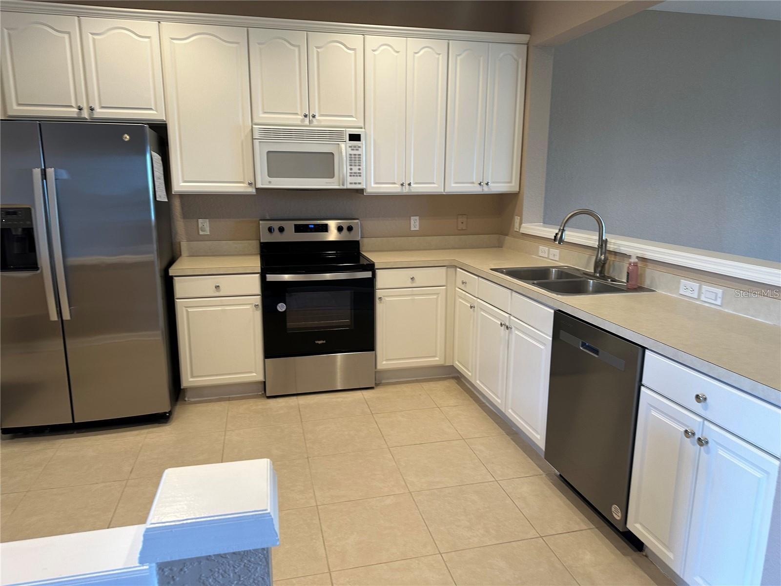 Image 3 of 16 For 999 Enclair Street