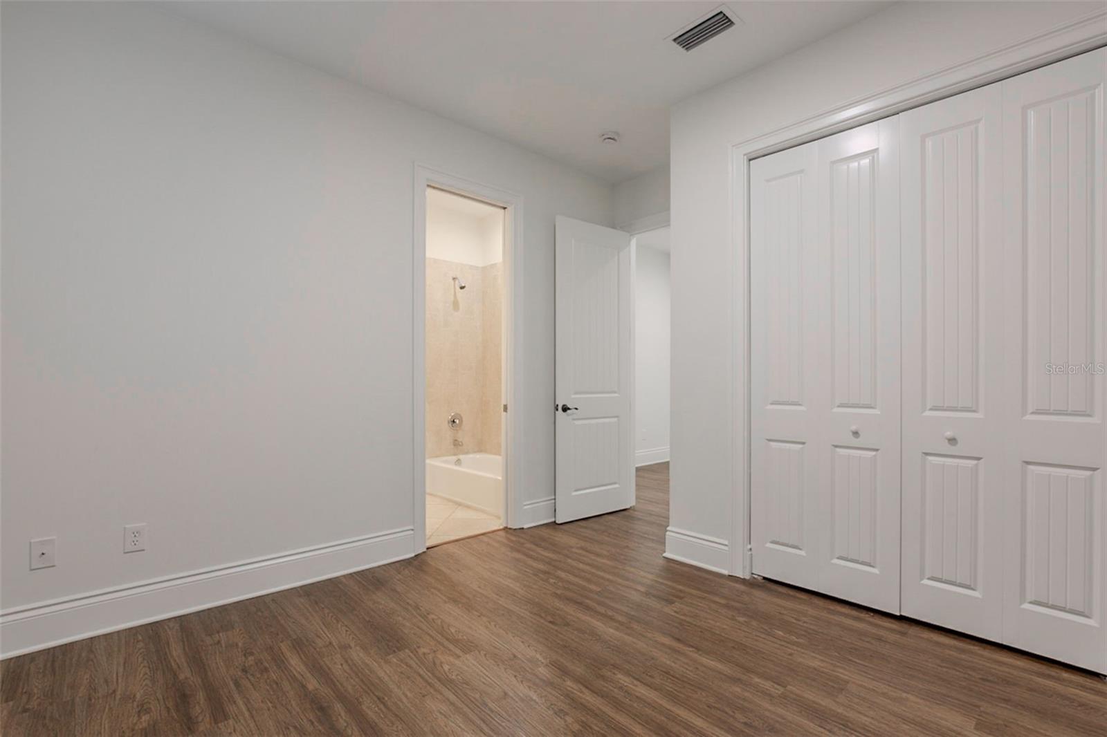 Image 39 of 54 For 1513 Bay Villa Place