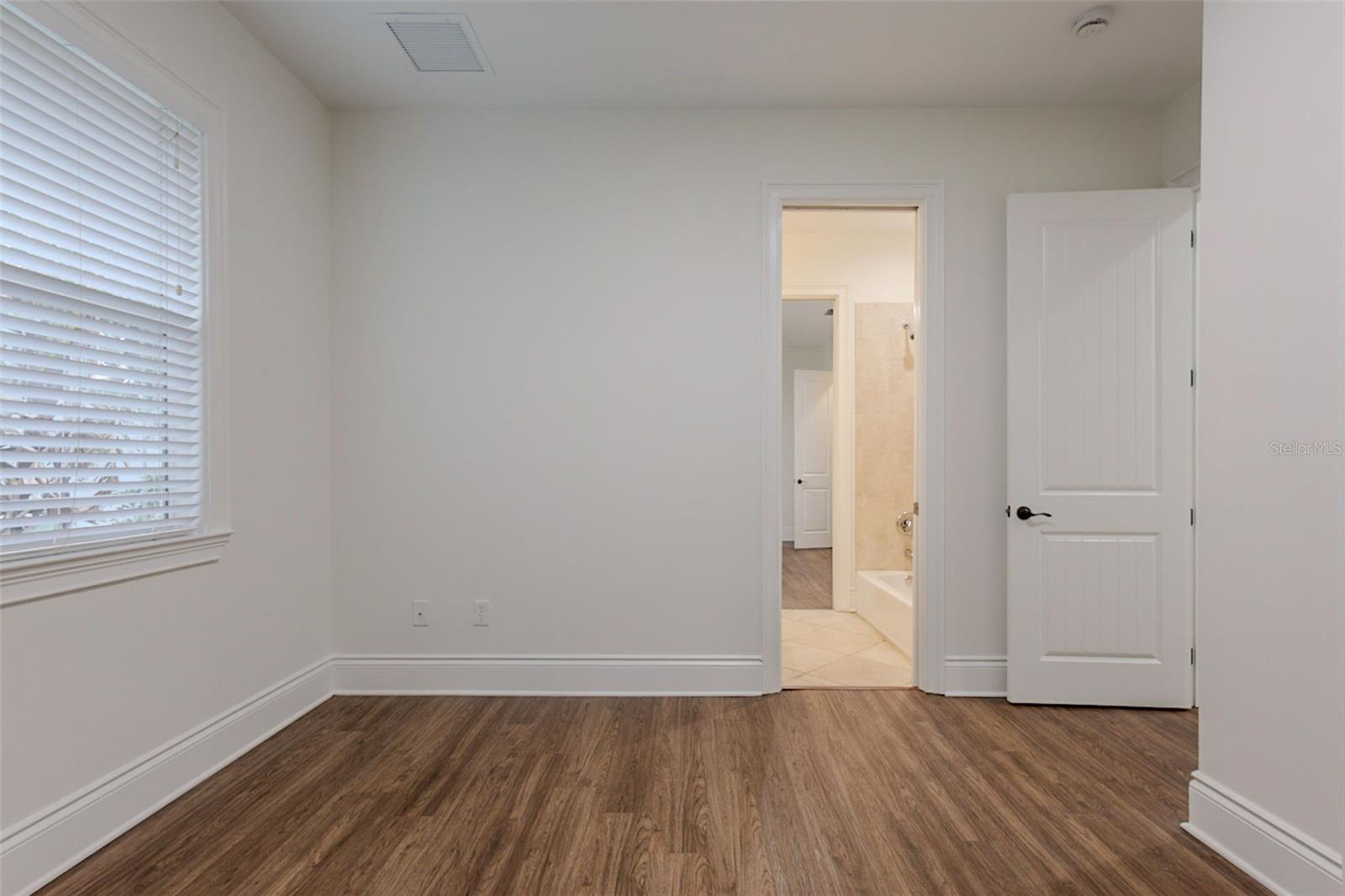 Image 40 of 54 For 1513 Bay Villa Place