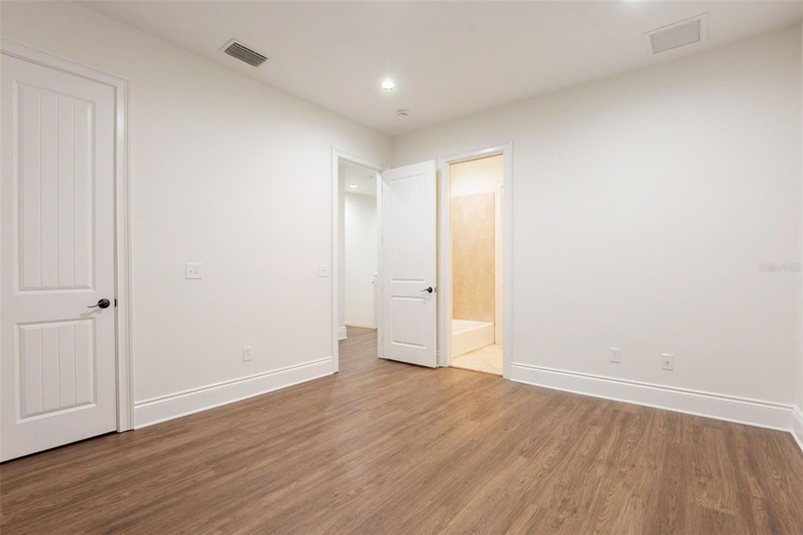 Image 47 of 54 For 1513 Bay Villa Place