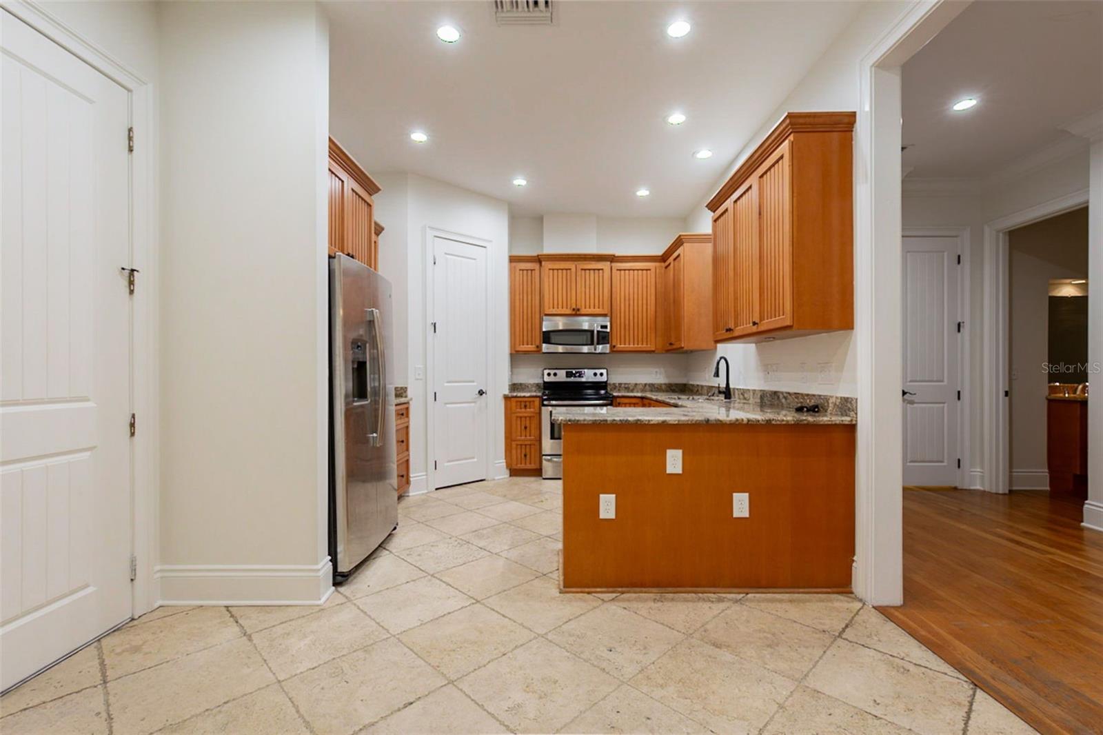 Image 5 of 54 For 1513 Bay Villa Place