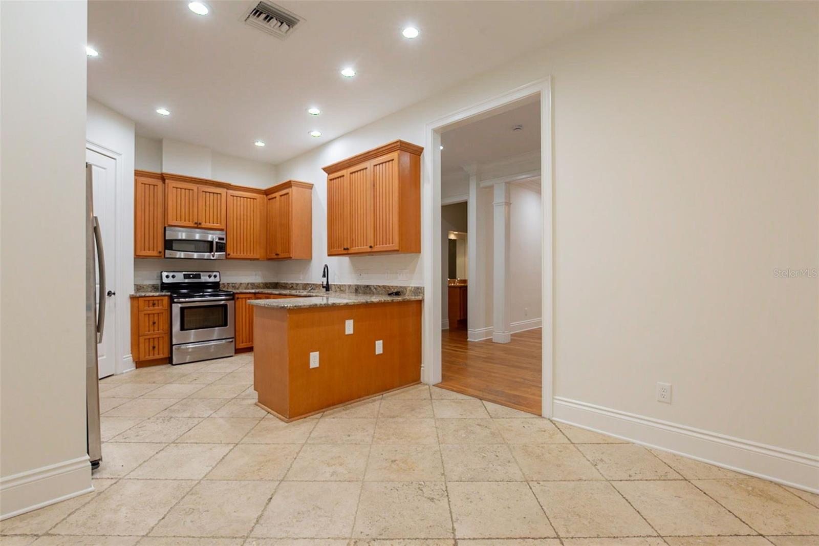 Image 6 of 54 For 1513 Bay Villa Place