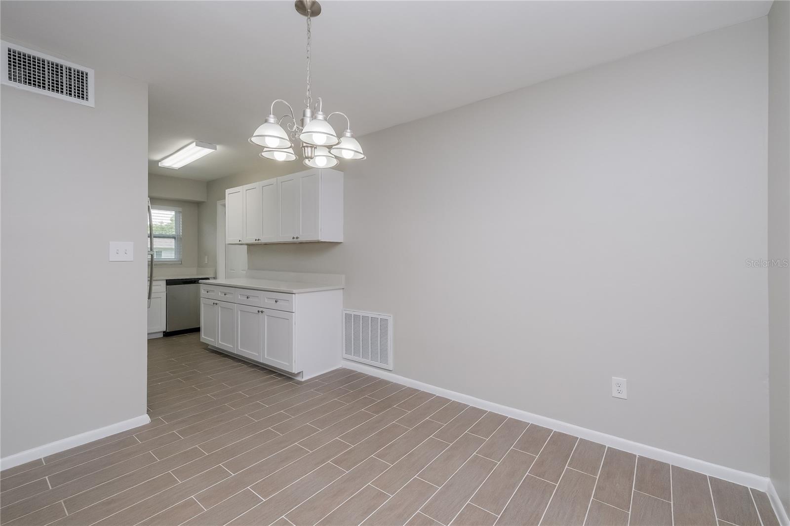 Image 6 of 16 For 1418 Thames Lane