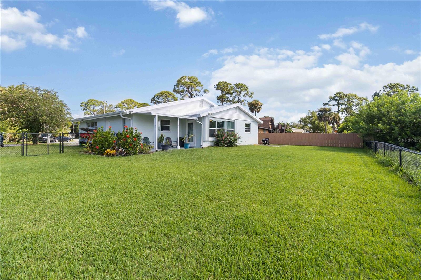 Image 16 of 24 For 411 Acacia Circle