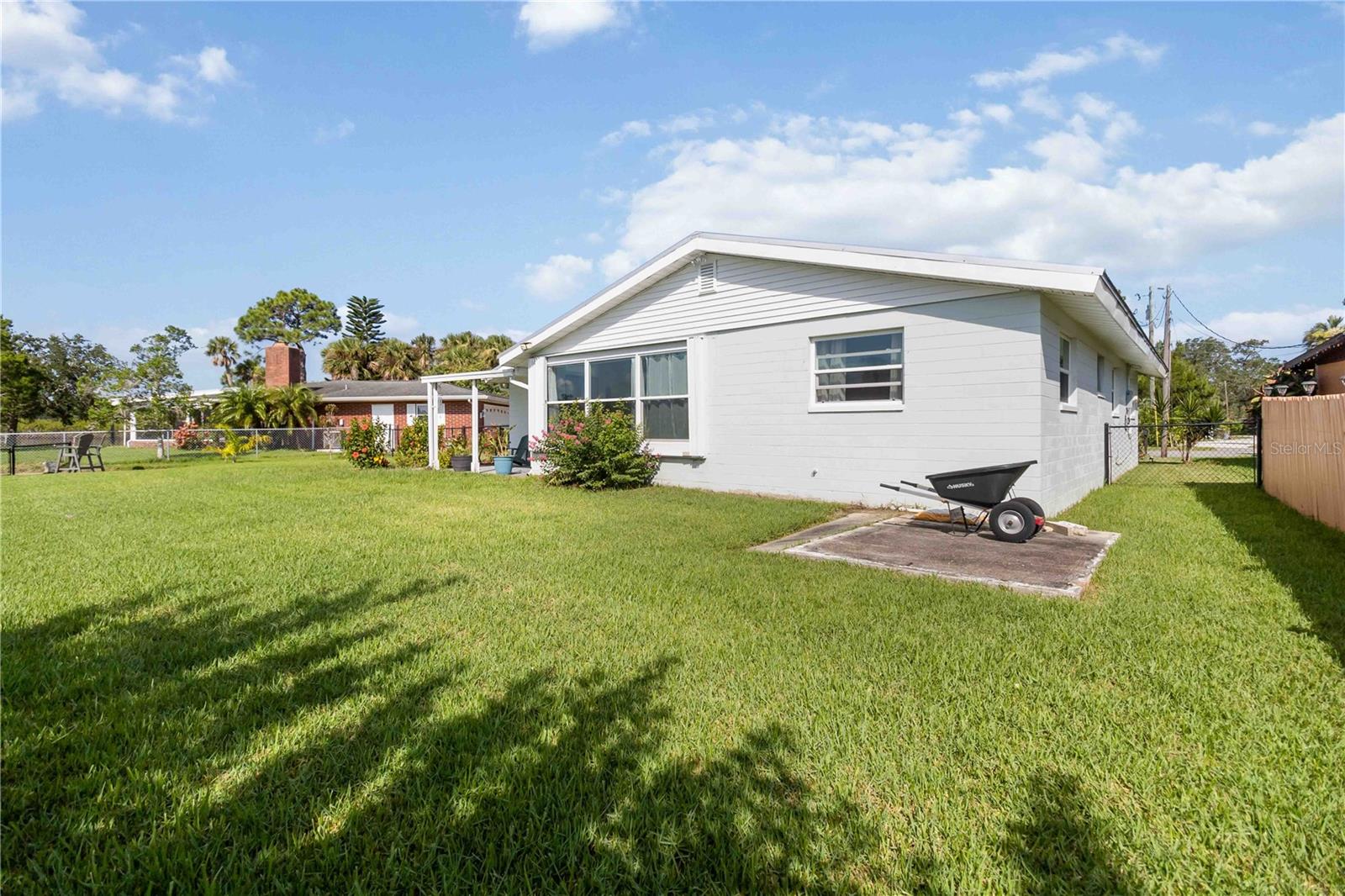 Image 17 of 24 For 411 Acacia Circle