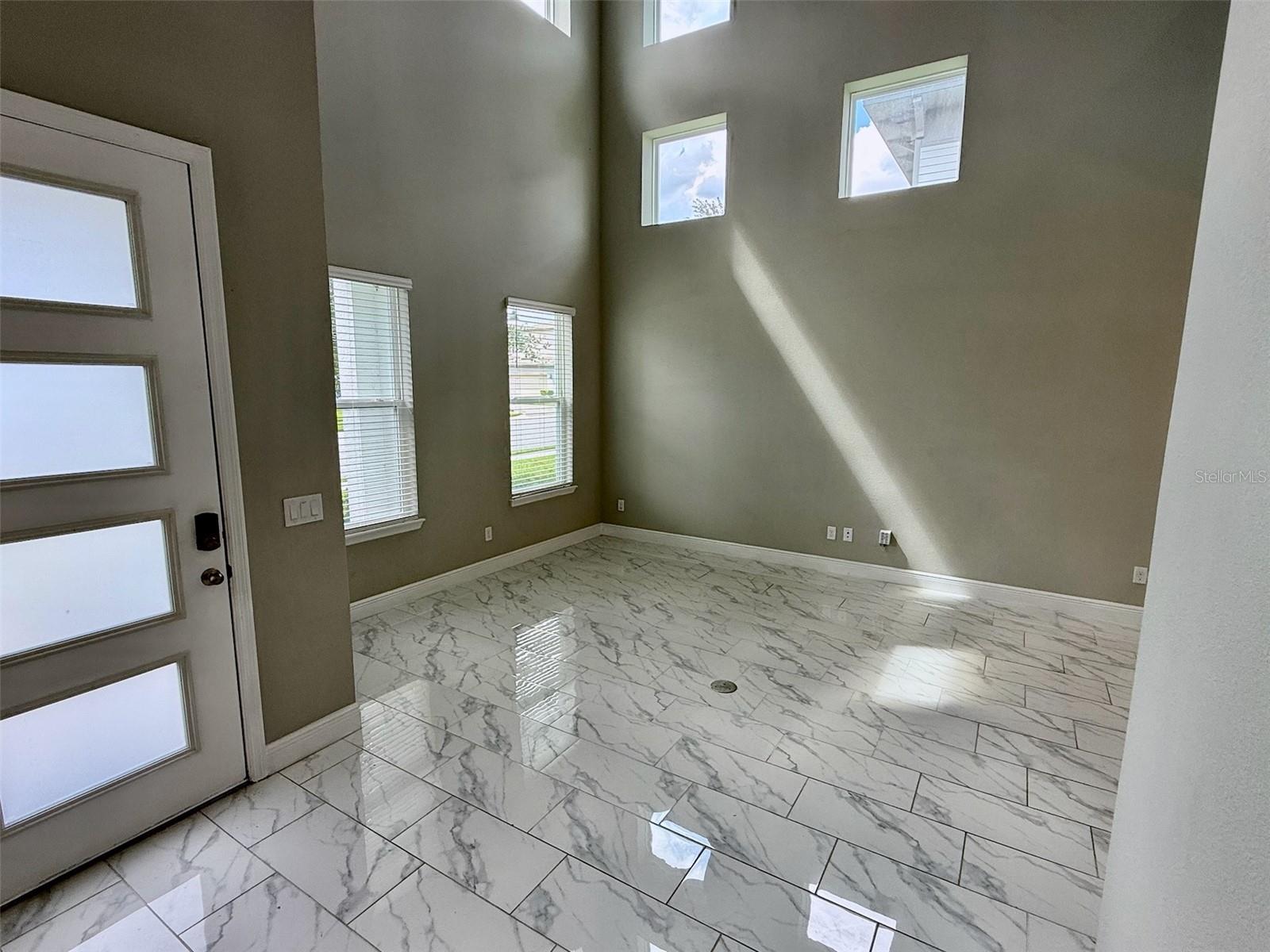 Image 3 of 36 For 7242 Carrickbend Lane
