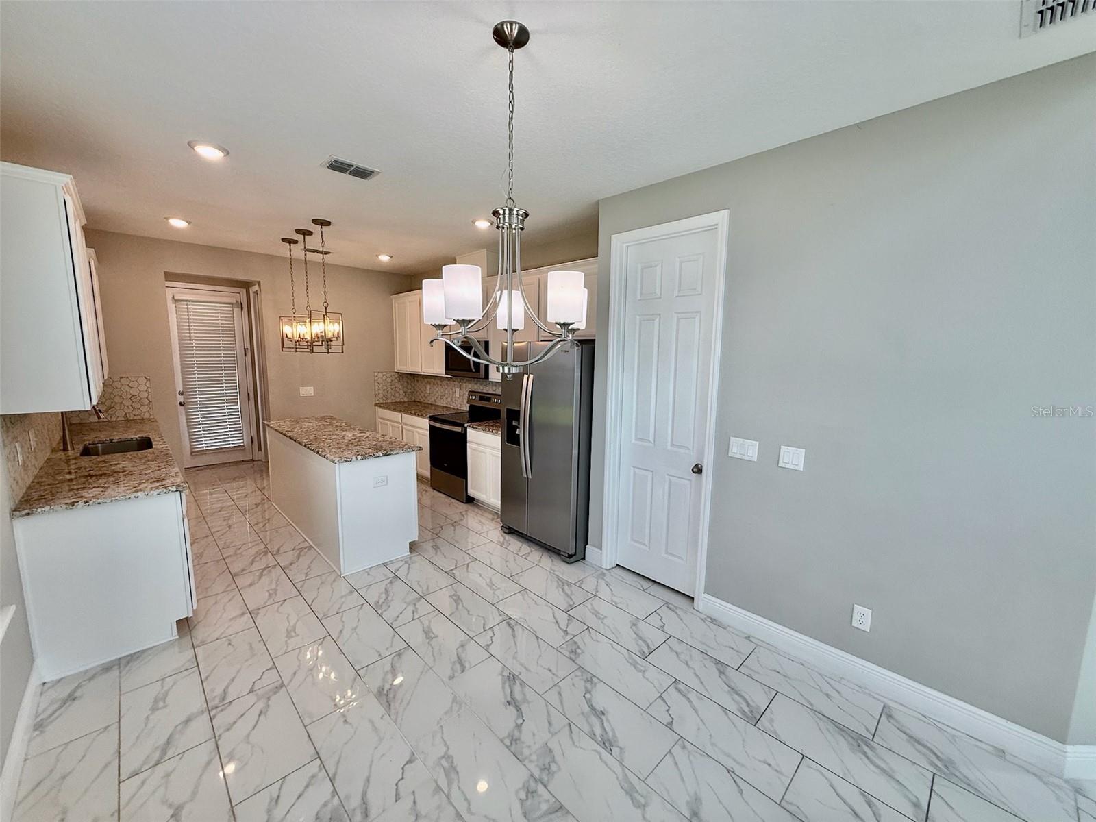 Image 7 of 36 For 7242 Carrickbend Lane