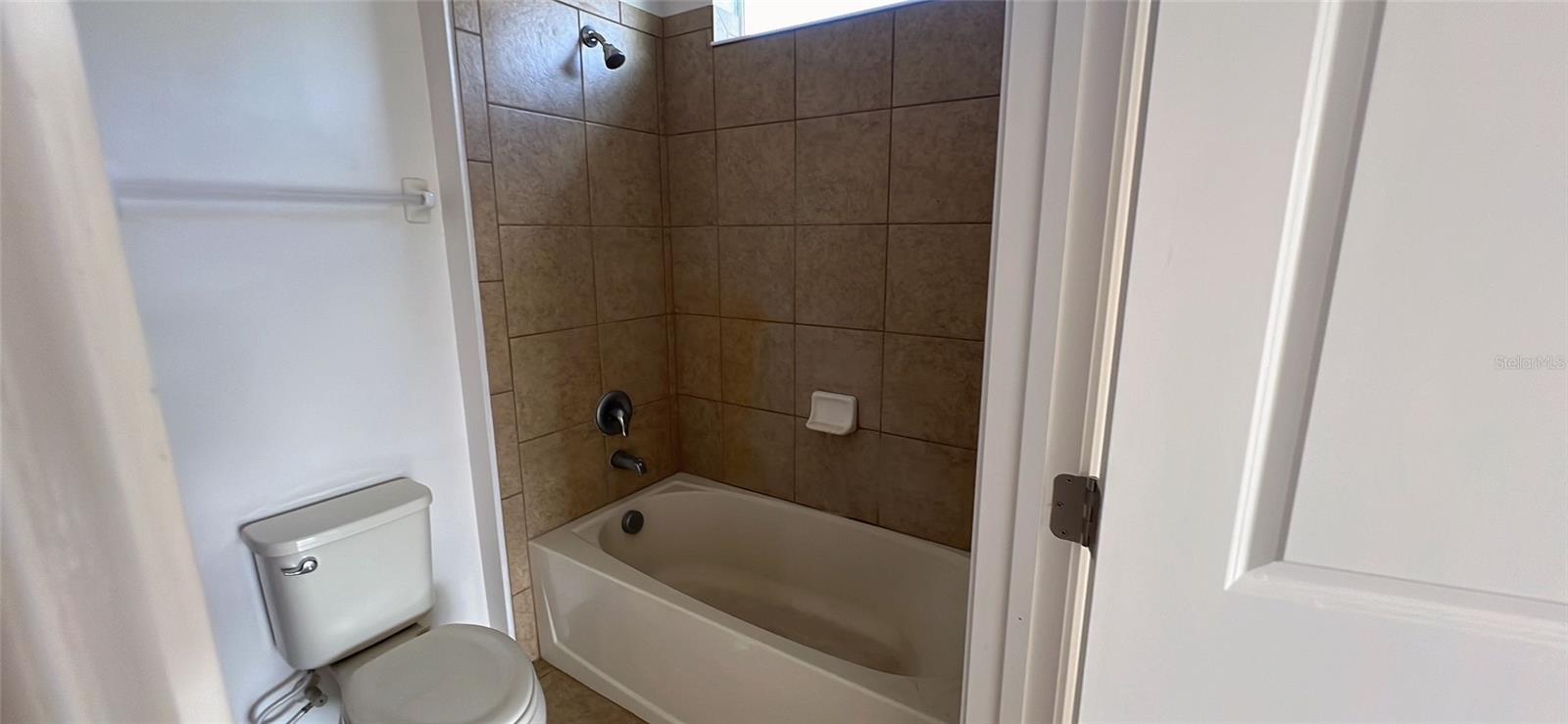 Image 16 of 63 For 817 Opal Court