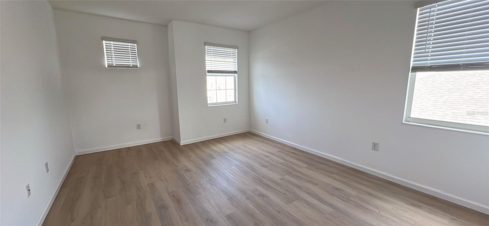 Image 19 of 63 For 817 Opal Court