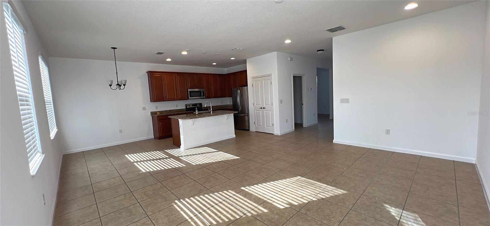 Image 6 of 63 For 817 Opal Court